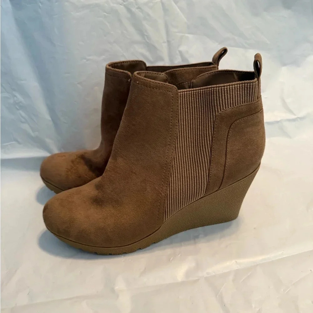Mia Suede Wedge Heal Ankle Boot Size 9.5